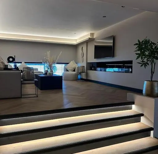 Palace Luxe At The Apartment